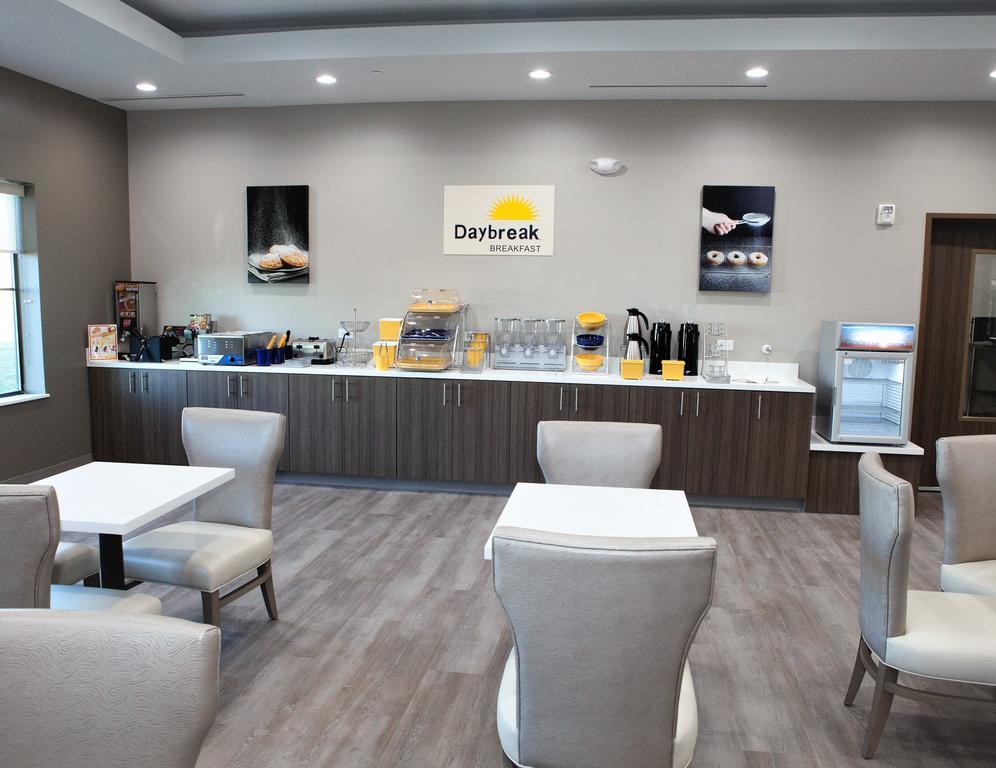 Days Inn & Suites By Wyndham Houston Nw Сайпръс Екстериор снимка