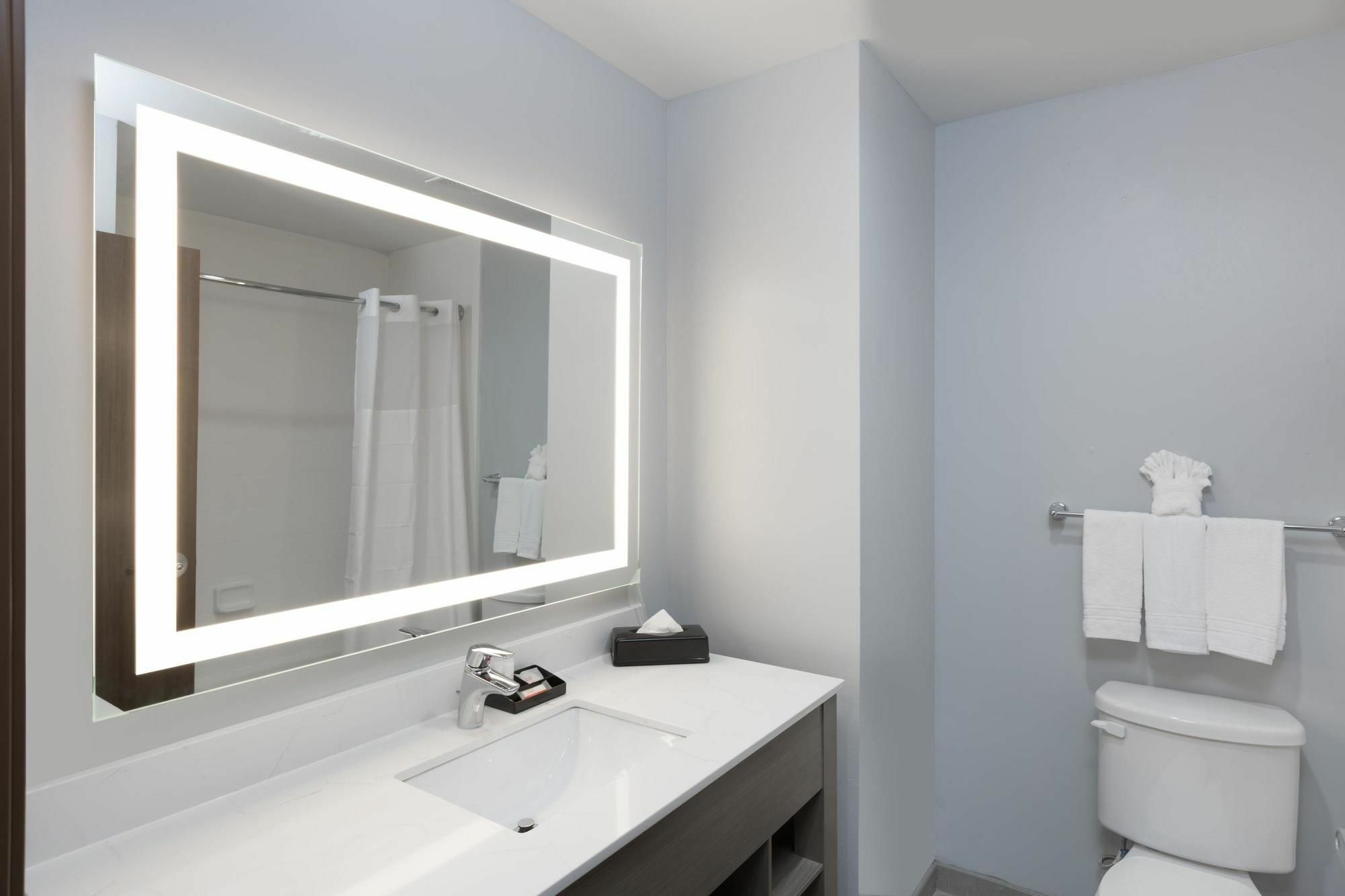 Days Inn & Suites By Wyndham Houston Nw Сайпръс Екстериор снимка