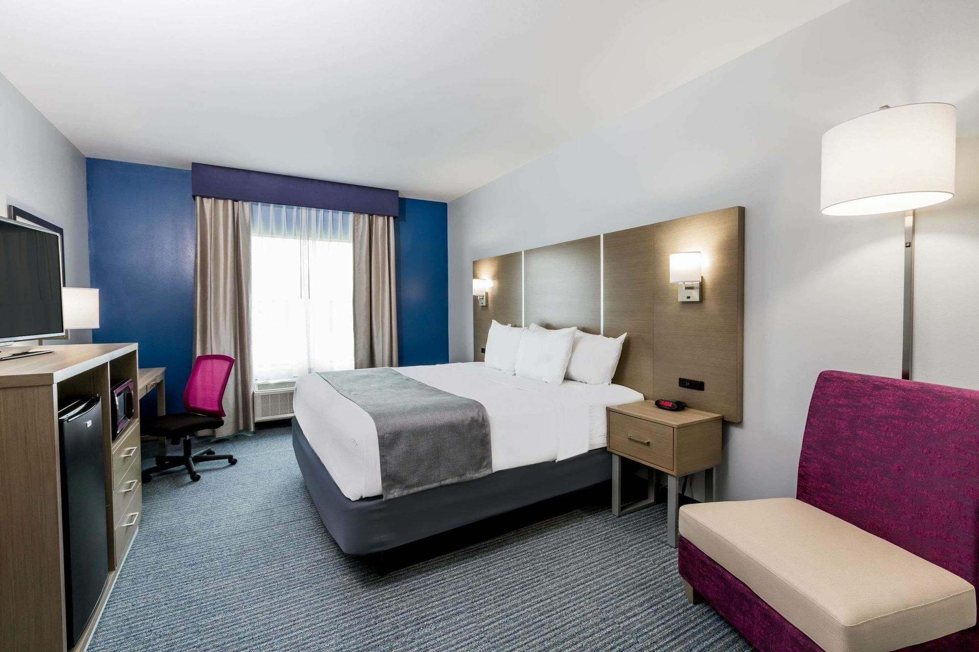 Days Inn & Suites By Wyndham Houston Nw Сайпръс Екстериор снимка