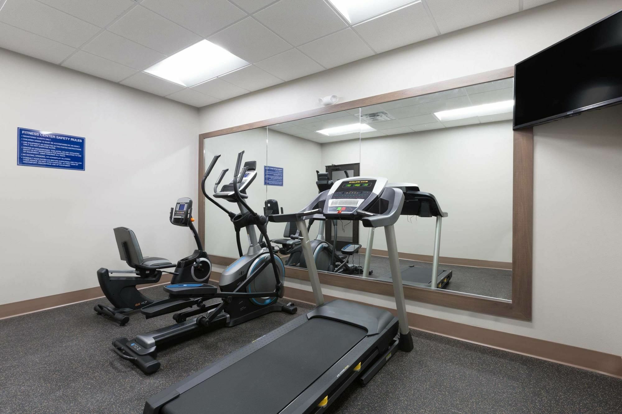Days Inn & Suites By Wyndham Houston Nw Сайпръс Екстериор снимка