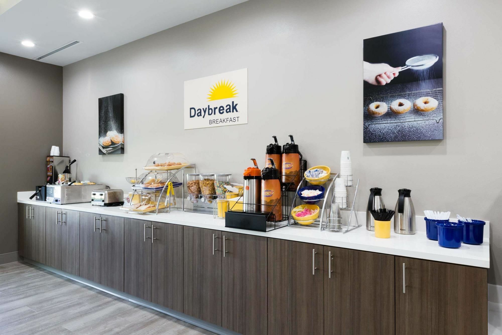 Days Inn & Suites By Wyndham Houston Nw Сайпръс Екстериор снимка