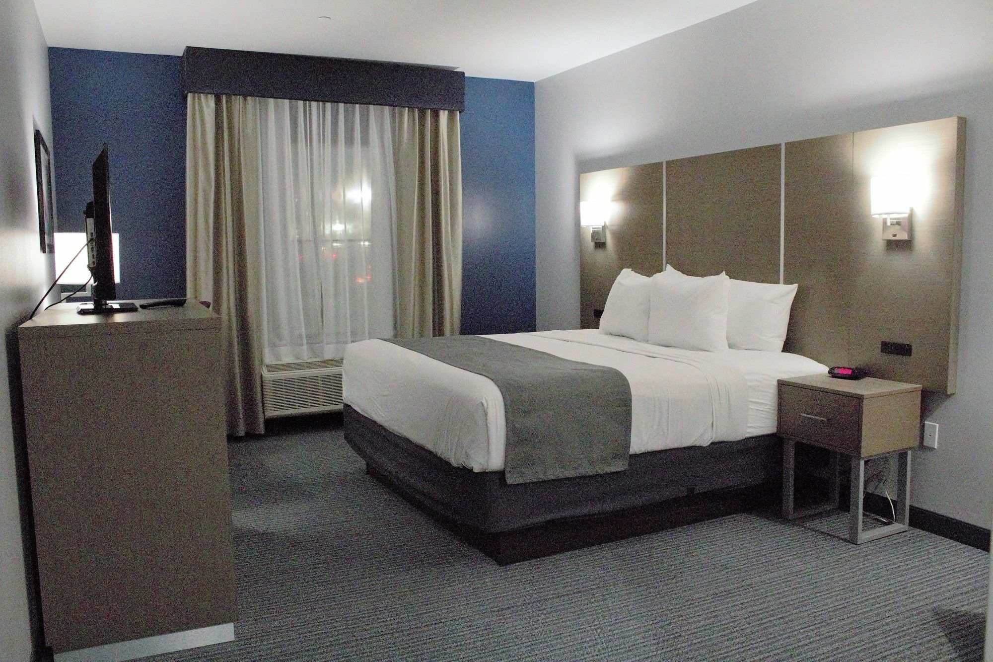 Days Inn & Suites By Wyndham Houston Nw Сайпръс Екстериор снимка