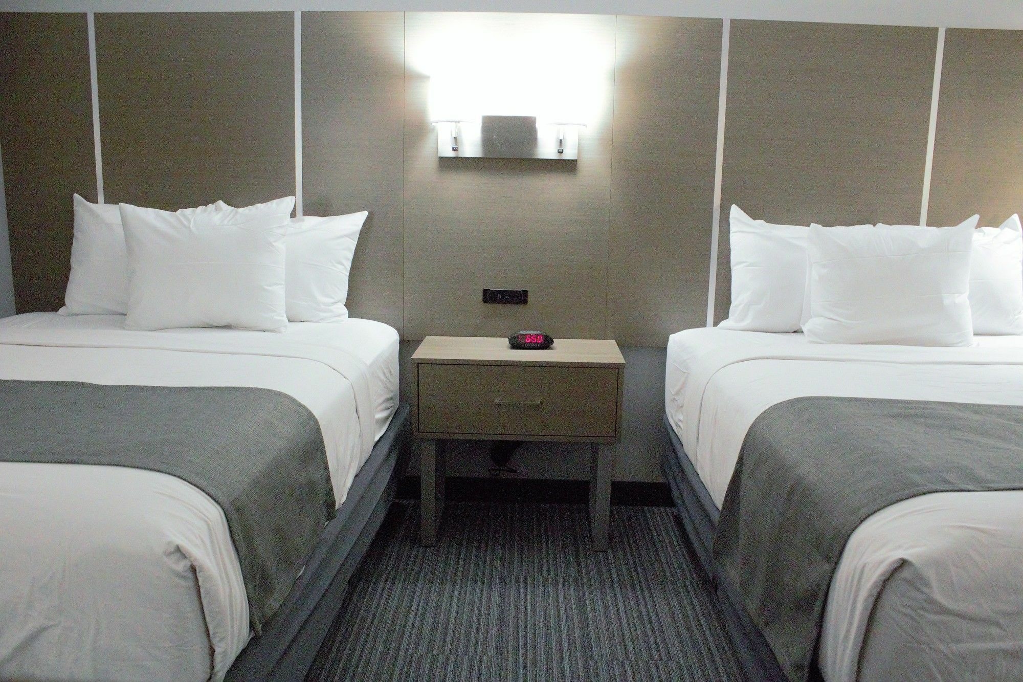 Days Inn & Suites By Wyndham Houston Nw Сайпръс Екстериор снимка