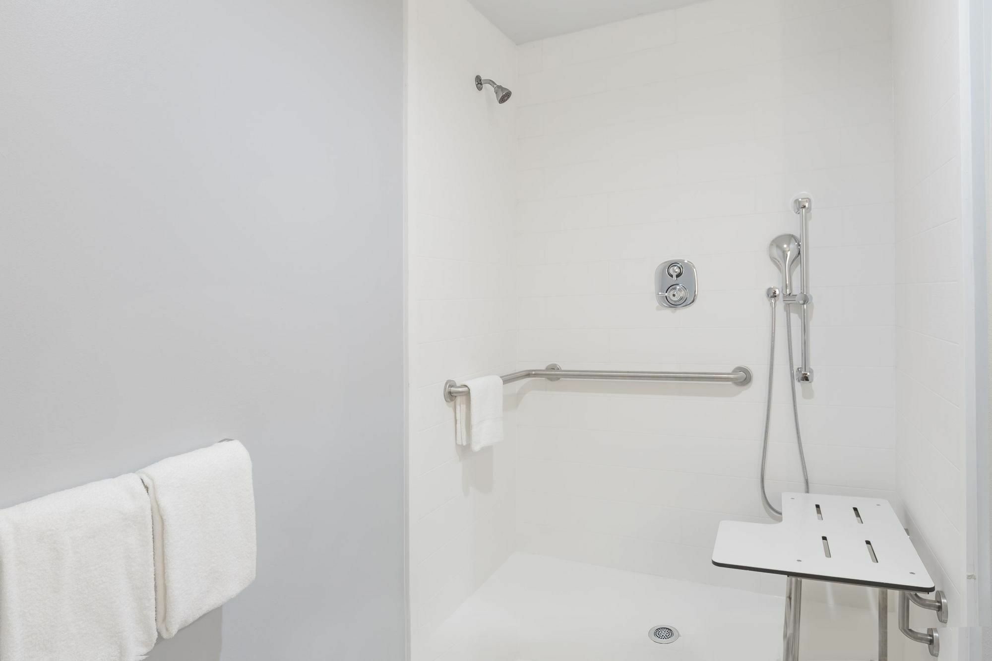 Days Inn & Suites By Wyndham Houston Nw Сайпръс Екстериор снимка